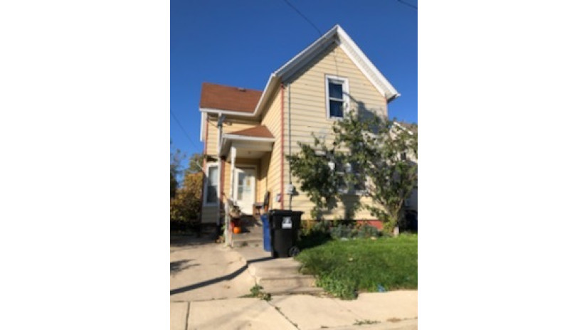 1022 Davis Pl Racine, WI 53403 by Shorewest Realtors $64,000