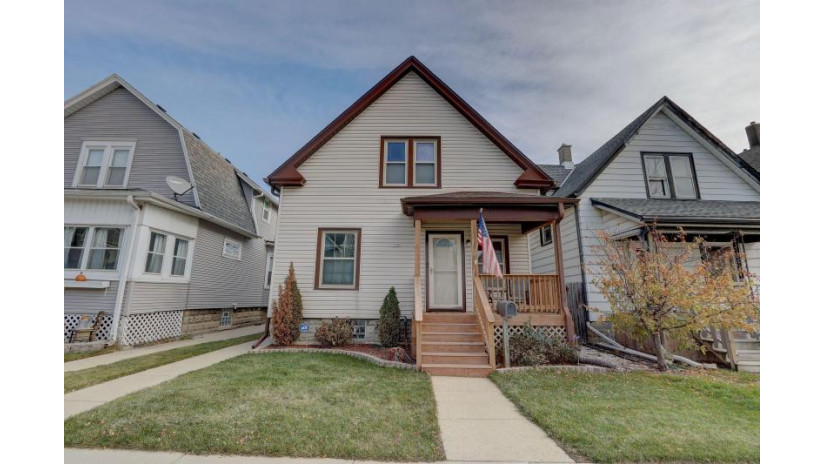 1560 S 73rd St West Allis, WI 53214 by First Weber Inc - Brookfield $189,900