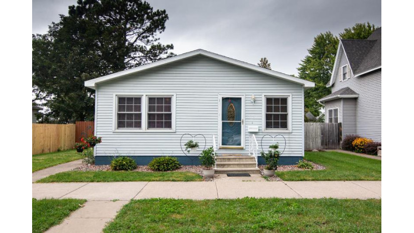 2027 Liberty St La Crosse, WI 54603 by RE/MAX Results $189,900