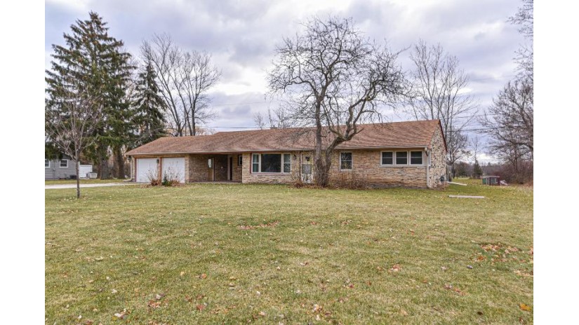 3303 W Southland Dr Franklin, WI 53132 by RE/MAX Liberty $249,900