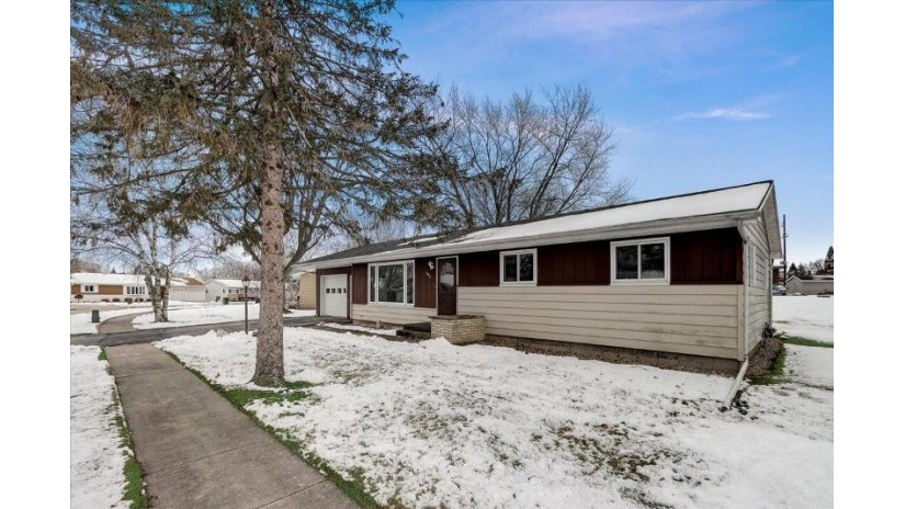 209 Howard St Waupun, WI 53963 by Hanson & Co. Real Estate $199,900