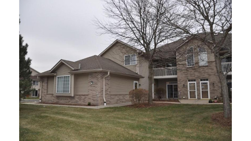 4785 W Maple Leaf Cir Greenfield, WI 53220 by Metro Realty Group $195,900