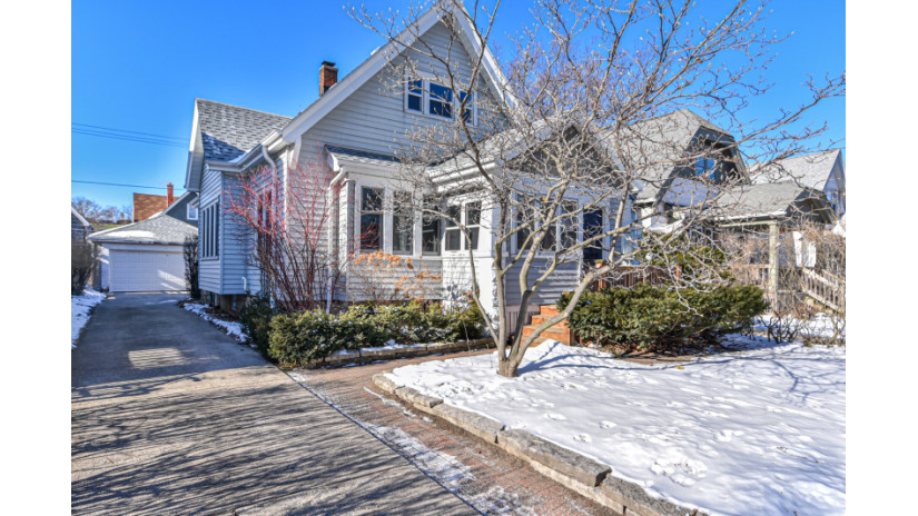 3417 N Cramer St Milwaukee, WI 53211 by Shorewest Realtors $300,000