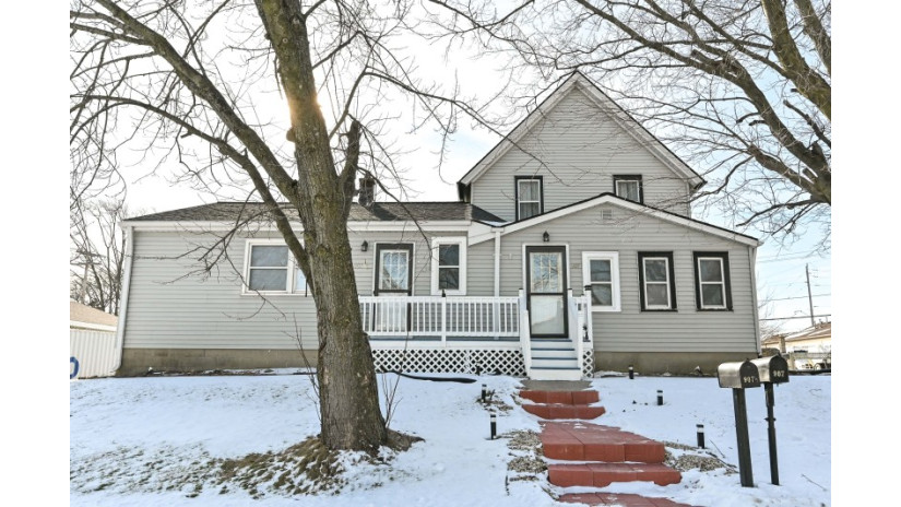 907 Blake Ave South Milwaukee, WI 53172 by Shorewest Realtors $259,500