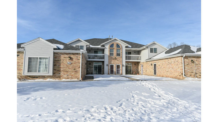 437 W Aspen Dr 2 Oak Creek, WI 53154 by Shorewest Realtors $174,900