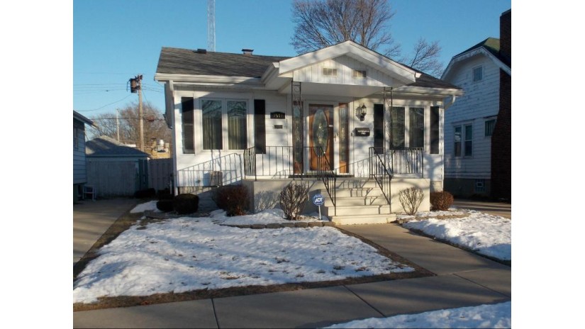 7547 14th Ave Kenosha, WI 53143 by RealtyPro Professional Real Estate Group $160,000