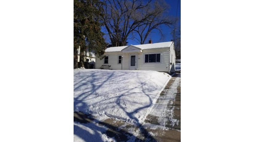 1613 Murray Ave Waukesha, WI 53186 by Cameron Real Estate Group WI LLC $109,900
