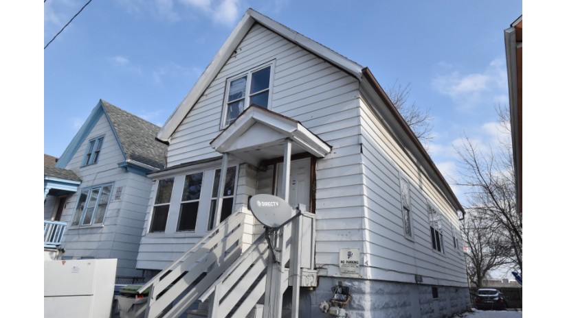 2064 S 5th Pl Milwaukee, WI 53204 by Shorewest Realtors $76,000
