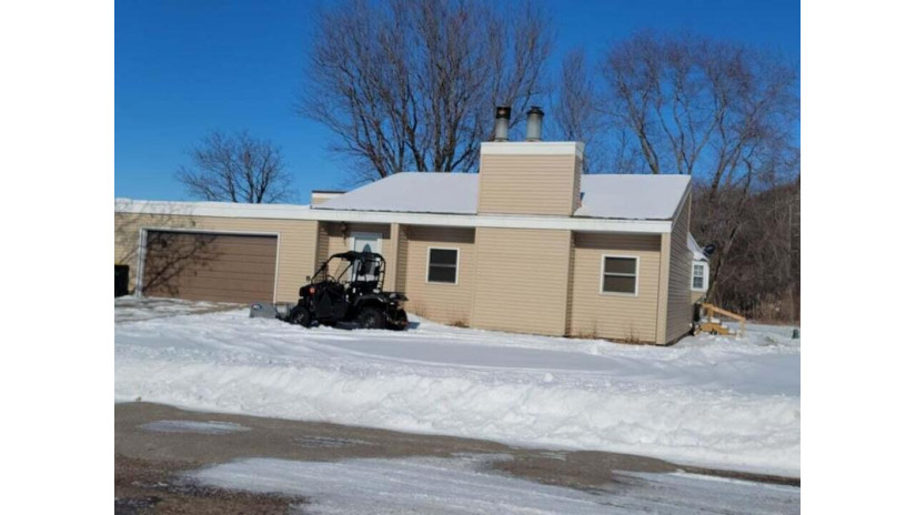 174 Pedretti Pkwy Prairie Du Chien, WI 54821 by NON MLS $173,900