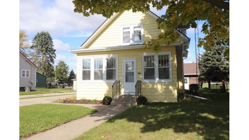 424 Grove St Sullivan, WI 53178 by Valor Realty LLC $254,900