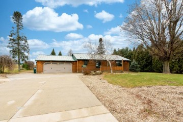 417 Riverview Dr, Neosho, WI 53059-9661
