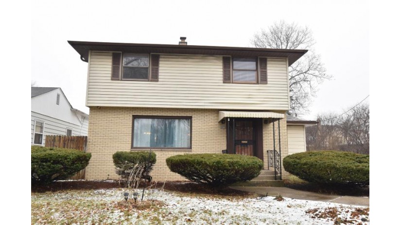 5555 N 56th St Milwaukee, WI 53218 by JC Realtors $160,000