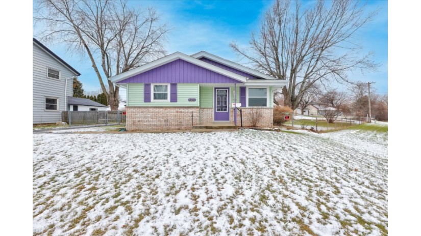 8101 W Denver Ave Milwaukee, WI 53223 by Shorewest Realtors $180,000