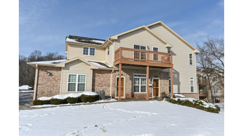 17870 W Jacobs Dr New Berlin, WI 53146 by Shorewest Realtors $309,900