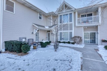 6180 Walnut Ln 82, Cudahy, WI 53110-3466