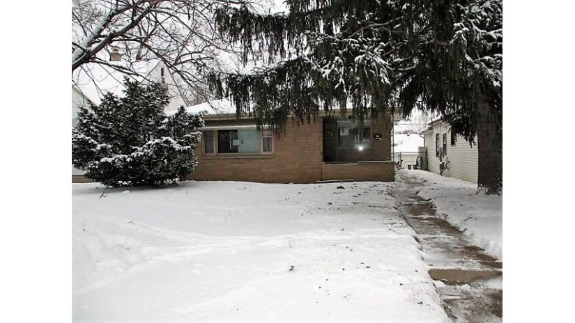 830 S 114th St West Allis, WI 53214 by Area Wide Realty $161,200