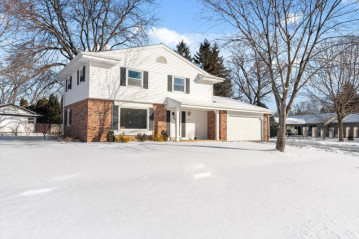 1834 W Edward Ln, Glendale, WI 53209-2916