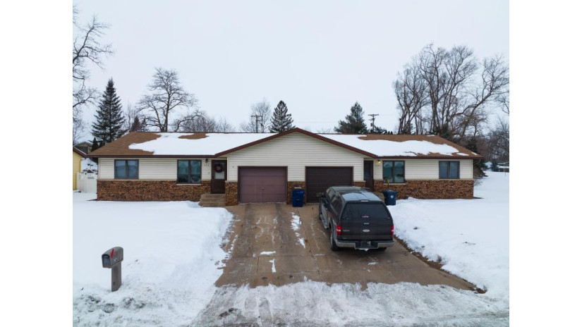 527 Oak Ave N 529 Onalaska, WI 54650 by eXp Realty LLC $320,000