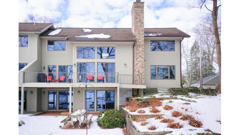 W346N5610 Lake Dr Oconomowoc, WI 53066 by Lake Country Flat Fee $999,900