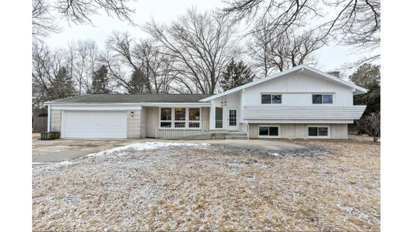 7631 N Santa Monica Blvd Fox Point, WI 53217 by First Weber Inc- Mequon $575,000