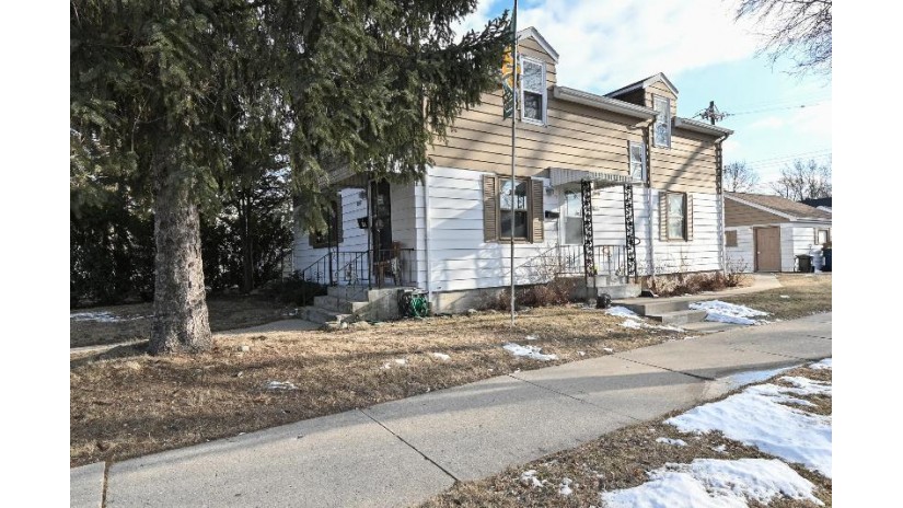 9041 W Lisbon Ave 3636 N 91ST Milwaukee, WI 53222 by Homestead Realty, Inc $184,900