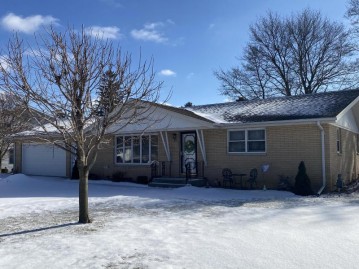 409 Laurel Dr, Francis Creek, WI 54214