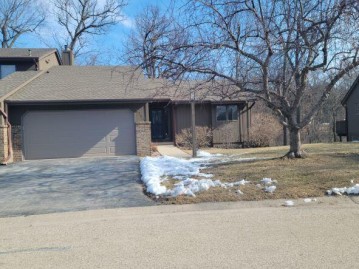 3756 Nagawicka Shores Dr., Delafield, WI 53029-8817