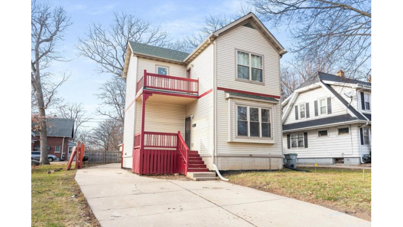 5615 N 38th St Milwaukee, WI 53209 by Infinity Realty $149,000