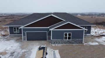 1352 Scenic Pointe Ct, Hartford, WI 53027-1171