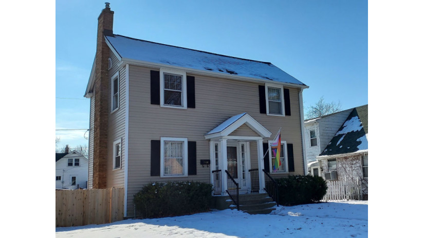 7701 W Hadley St Milwaukee, WI 53222 by Shorewest Realtors $186,000