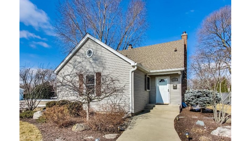 478 Walnut St Burlington, WI 53105 by @properties $275,000