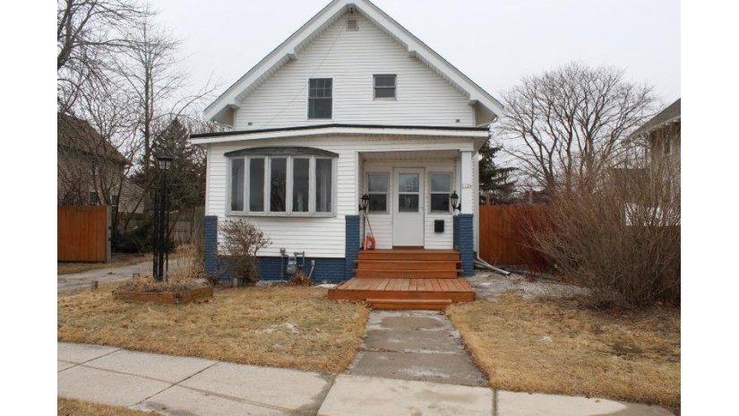 1124 S Lake St Manitowoc, WI 54220 by Action Realty $112,000