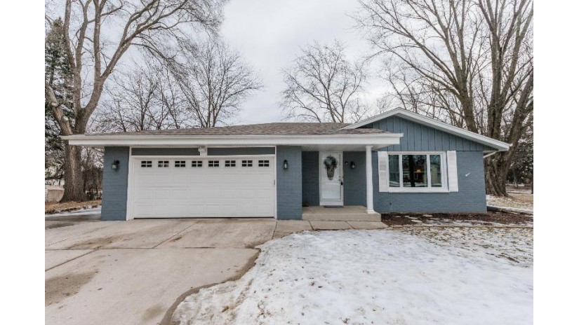 W233N5850 Aster Dr Sussex, WI 53089 by RE/MAX Realty Pros~Brookfield $334,900