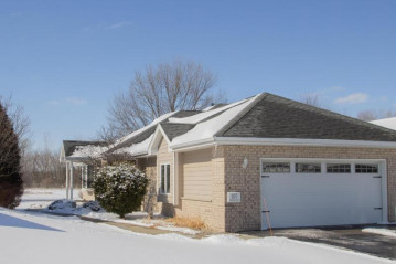 107 Pheasant Run, Johnson Creek, WI 53038-9453