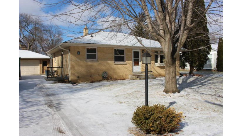 311 Merton Ave Hartland, WI 53029 by First Weber Inc - Delafield $279,900