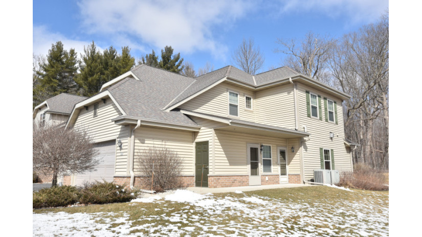 940 Autumn Ridge Ln Hartford, WI 53027 by Shorewest Realtors $260,000