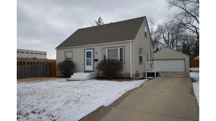 126 E Oklahoma Ave Milwaukee, WI 53207 by Hometowne Realty LLC $225,000