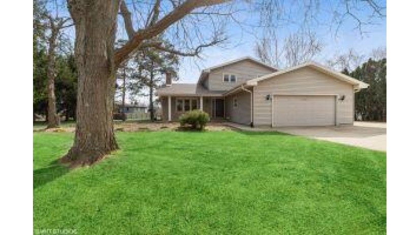 11115 79th  St Pleasant Prairie, WI 53158 by d'aprile properties LLC~Fontana $439,000