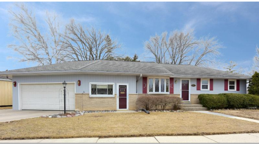 5411 W Plainfield Ave Milwaukee, WI 53220 by First Weber Inc - Waukesha $210,000