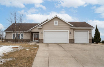 S81W23645 Sunset View Dr, Big Bend, WI 53103-9484