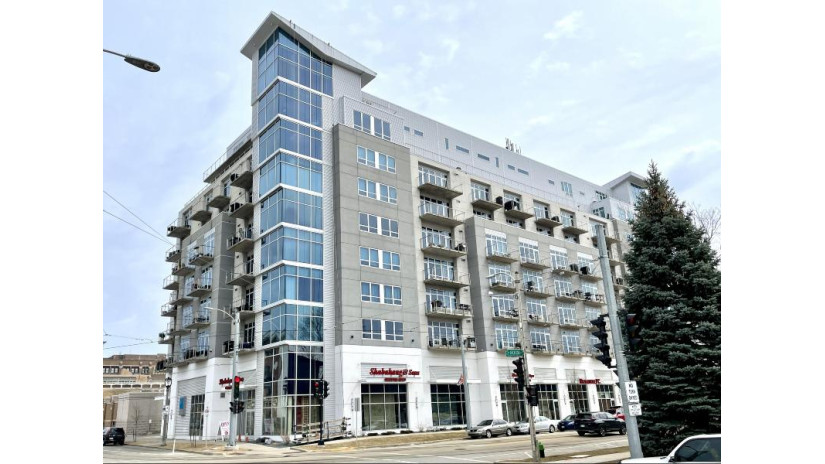 601 E Ogden Ave 809 Milwaukee, WI 53202 by Compass RE WI-Northshore $289,900