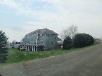 N6586 Valley View Ln, Hubbard, WI 53035