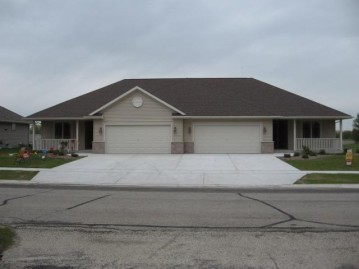 305 E Hamilton St, Fox Lake, WI 53933