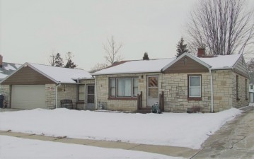 5287 N 73rd St, Milwaukee, WI 53218-2822