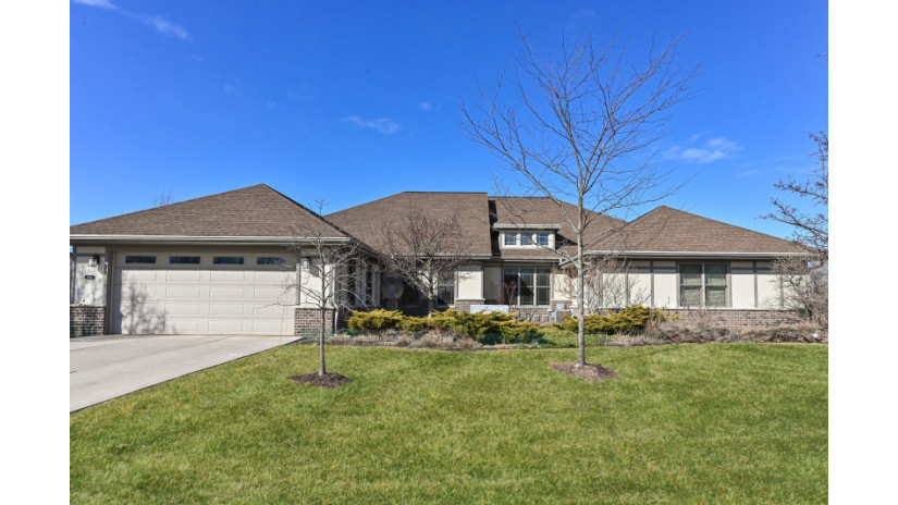 1550 W Winding Hollow Ln Mequon, WI 53092 by Shorewest Realtors $995,000