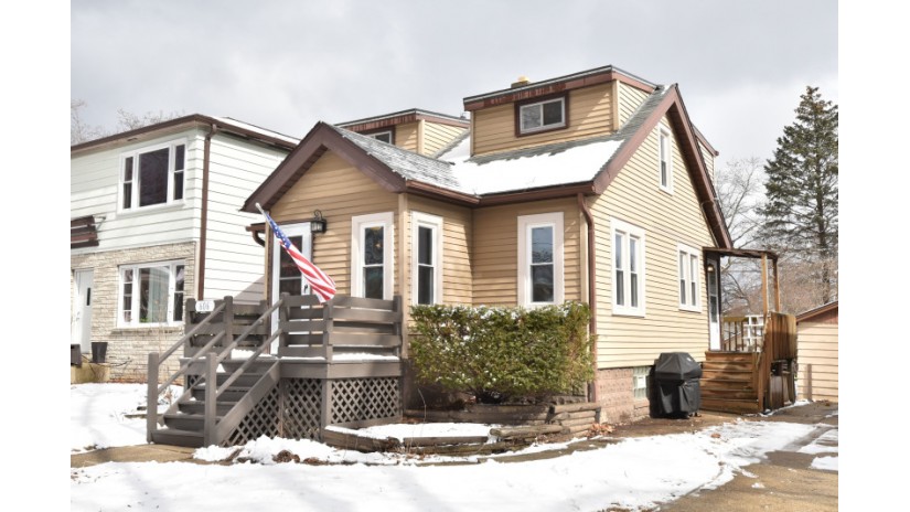 606 S 69th St Milwaukee, WI 53214 by Shorewest Realtors $172,000