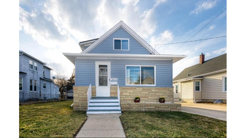 6716 24th Ave Kenosha, WI 53143 by Sensibl Realty $219,000