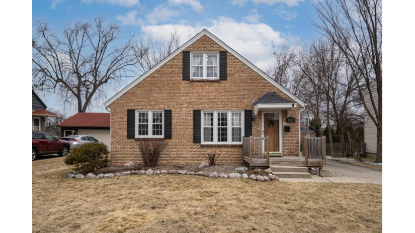 7920 Eagle St Wauwatosa, WI 53213 by First Weber Inc- Racine $309,000