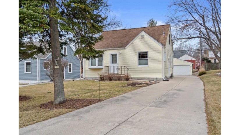 1105 Georges Ave Brookfield, WI 53045 by Keller Williams Realty-Milwaukee Southwest - 262-599-8980 $259,900