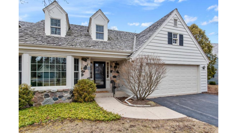 10339 N Westport Cir Mequon, WI 53092 by First Weber Inc -NPW $425,000